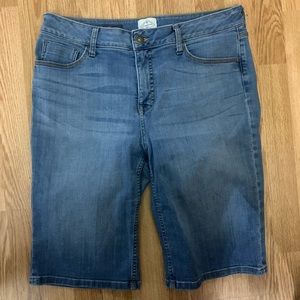 St. John’s bay Bermuda shorts